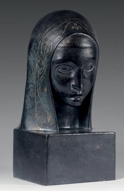 CANTO DA MAYA Ernesto (1890 - 1981) «Buste de femme». Épreuve en bronze à patine...