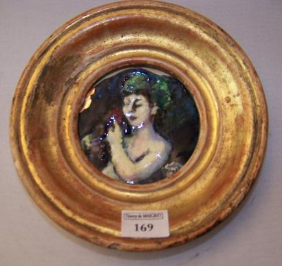 JOUHAUD Léon (1874 - 1950) (attribué à) «Jeune femme». Plaque circulaire en cuivre...