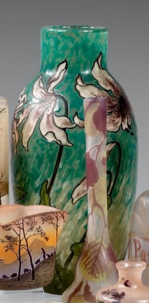 LEGRAS Vase de forme ovoïde à col cylindrique. Epreuve de tirage industriel réalisée...
