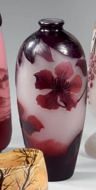 D'ARGENTAL Vase de forme ovoïde allongée. Epreuve de tirage industriel réalisée en...