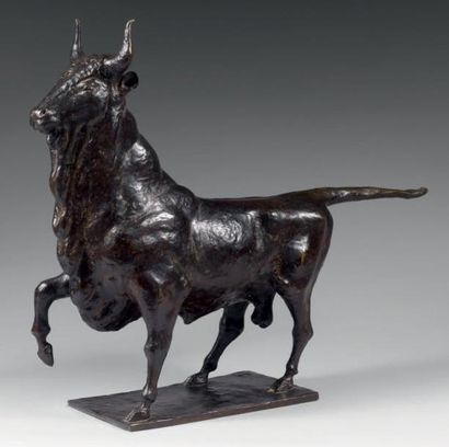 Berthe MARTINIE (1883 - 1958) Taureau Épreuve en bronze patiné, signée, cire perdue,...