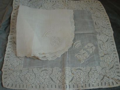 null Collection de beaux mouchoirs chiffrés et armoriés en linon brodé, fin XIXe...