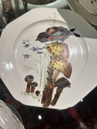 null Bird-decorated earthenware service set
