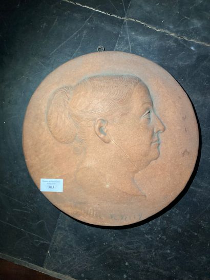 null Camille de VERCY 
Medallion portrait of a woman 
(restoration)
D : 31 cm
