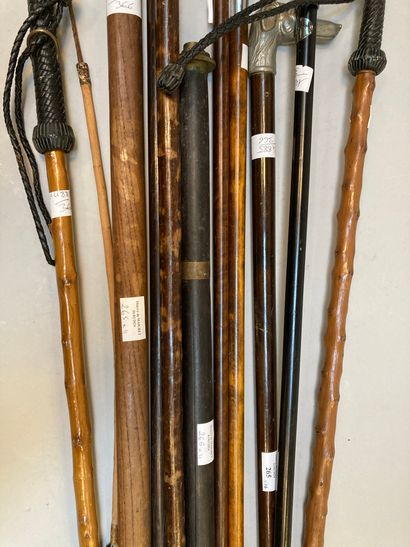 null Set of 7 rods, 1 mountaineering pick, 2 maquillas and 1 arrow. 
wear and ac...