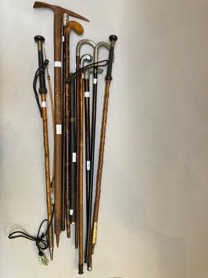 null Set of 7 rods, 1 mountaineering pick, 2 maquillas and 1 arrow. 
wear and ac...