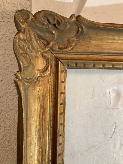 null A pair of "Montparnasse" carved and patinated giltwood frames
59 x 84.5 x 10...