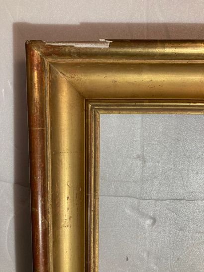 null A Louis Philippe period molded and gilded wood frame
31 x 44.5 x 7 cm
(Damages)
(sold...
