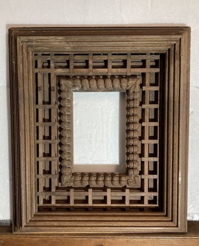 null Large oak frame carved with a curious décor of acorn friezes and moucharabieh,...