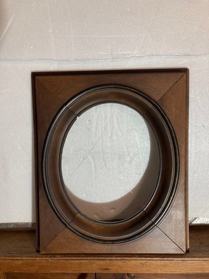 null A solid walnut frame with oval view and blackened moldings, 19th century
26-...