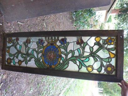 null Polychrome glass transom with cabochon. Representing, in the center of the composition,...