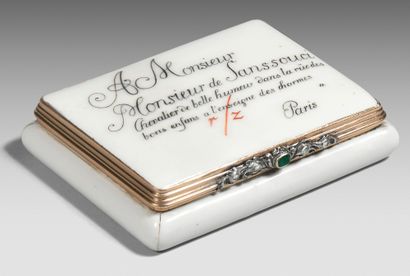 Porcelain trompe-l'oeil snuff box with gold mount, the silver clasp adorned with... Gazette Drouot