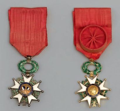 null Lot: Croix d'officier de l'ordre de la Légion d'Honneur en or, émaillée; très...