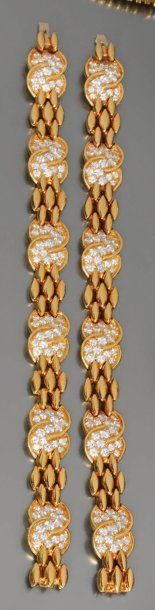 VCA Elégante paire de bracelets en or, habillés...
