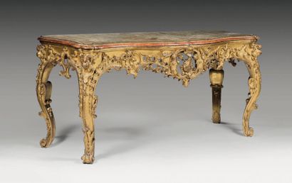 null Importante console mouvementée, formant table à gibier, en bois sculpté et redoré,...