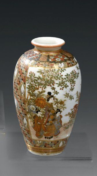 JAPON (SATSUMA). Petit vase de forme ovoïde...
