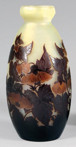 GALLÉ Émile (1846-1904) Vase ovoïde à col étranglé et légèrement ourlé. Épreuve de...