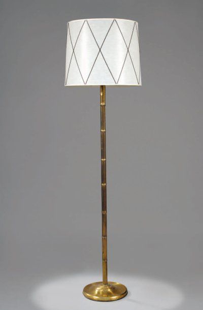 ADNET Jacques (1900-1984) Lampadaire en cuivre à fût façon bambou reposant sur une...