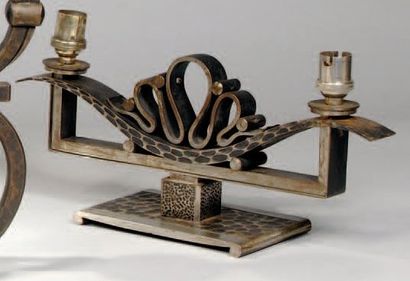 ZADOUNAÏSKY Michel (1903-1983) (attribué à) Petit bougeoir de table en fer forgé...