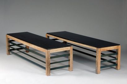 RATEAU Armand-Albert (1882-1938) Paire de bancs pouvant former tables basses en chêne...