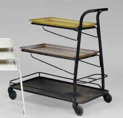 MATEGOT Mathieu (1910-2001) Table roulante à armature tubulaire peint en noir, trois...