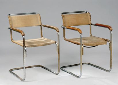 BREUER Marcel (1902-1981) Paire de fauteuils à armature en métal nickelé, dossier...