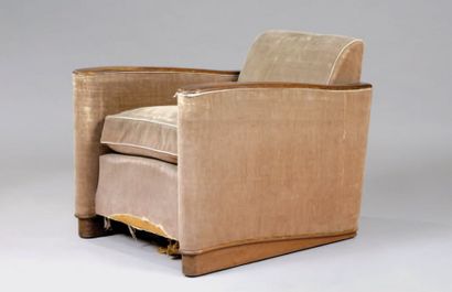 MAXIME OLD Maxime (1910-1991) Fauteuil confortable entièrement recouvert de tissu,...