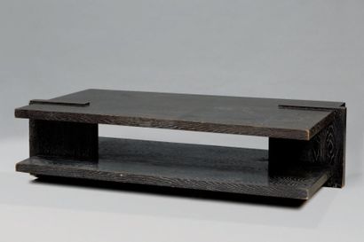 TRAVAIL FRANÇAIS 1930 Importante table basse rectangulaire en chêne cérusé à double...