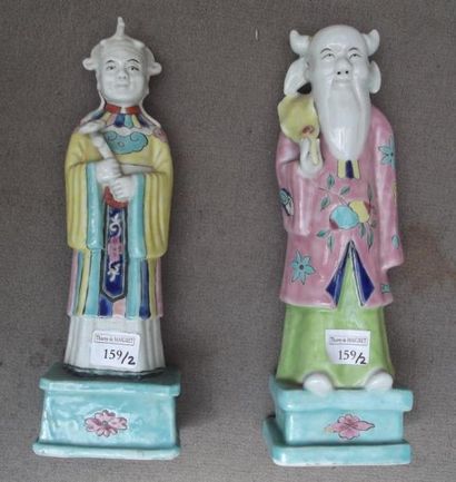 CHINE Deux figurines sur leur socle traitées en polychromie Epoque JIAQING, vers...
