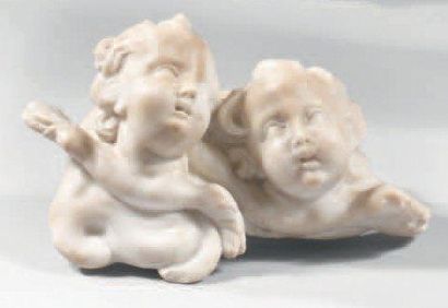 null Sculpture en marbre figurant deux têtes de chérubins sur des nuées D'époque...
