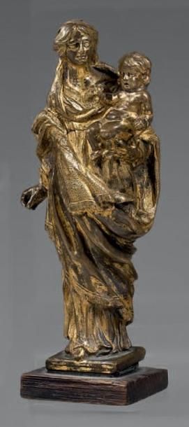 null Statuette en bronze ciselé et doré, figurant une Vierge à l'Enfant XVIIème siècle...
