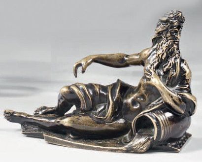null «La Source» Elément en bronze ciselé patiné figurant un homme barbu près d'un...