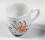 null CHINE DE COMMANDE. Tasse décorée en polychromie d'une scène mythologique représentant...