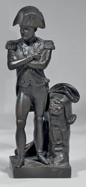 null Guillemin: Napoléon 1er en pied, les bras croisés, statuette en bronze patiné;...