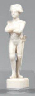 null Petite statuette en ivoire de Dieppe: l'Empereur Napoléon 1er debout, les bras...