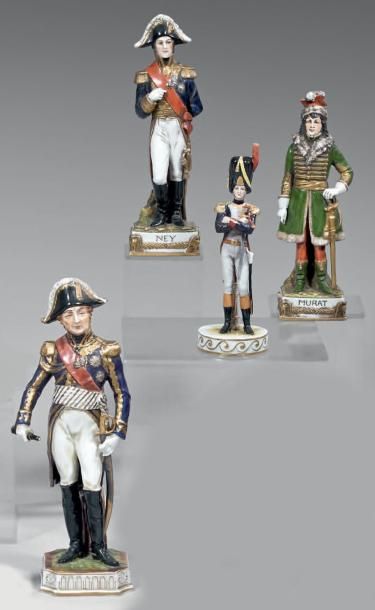 null Quatre figurines en porcelaine de Paris, polychrome: maréchal Lefebvre, hauteur...