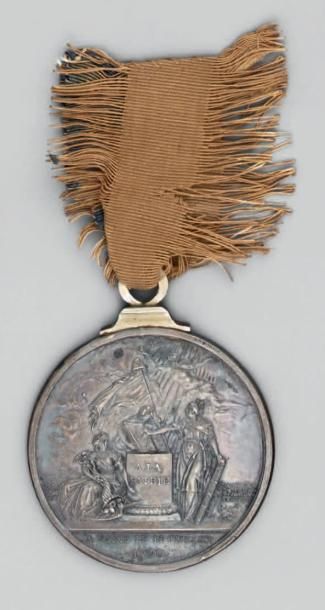 null Médaille ronde à bélière rapportée, en argent: "Confédération des Français -...