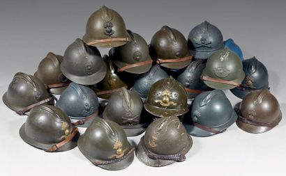 null Casque modèle 1926, de l'armée de l'air, en tôle d'acier peinte kaki. Très bon...