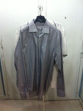 Yves Saint LAURENT Pour Homme Lot composé d'une chemise en coton rayé gris et bleu,...