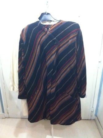 UNGARO Parallèle, Anonyme Lot composé d'un manteau en laine et alpage à rayures multicolores...