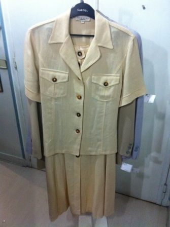 SYNONYME de Georges RECH Lot composé d'un tailleur jupe longue en lin beige, col...