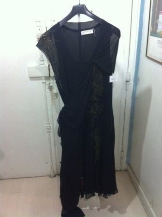 Sonia RYKIEL Robe longue en mousseline noire rebrodée d'oeillets et de strass, sans...