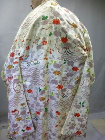 null Kimono ou Kosode, Japon, époque EDO, 2ème moitié du XIXe siècle. Fond blanc...