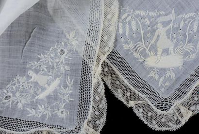 null Trois curieux mouchoirs à décor figuratif, linon brodé, fin XIXe siècle. Le...