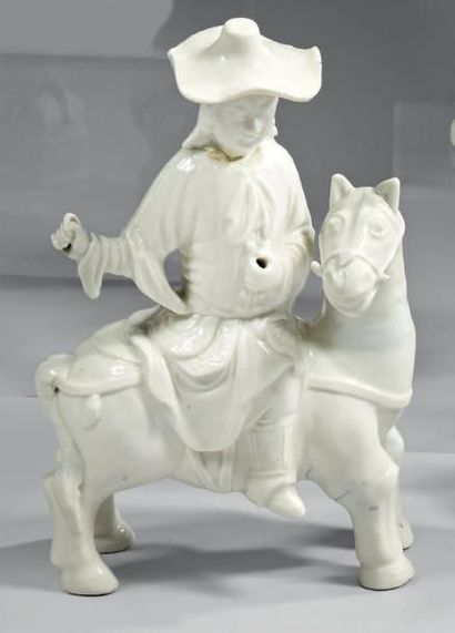 CHINE Epoque KANGXI (1662 - 1722) Statuette de cavalier étranger sur son cheval en...