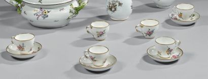 SÈVRES Six tasses et quatre soucoupes en pâte tendre à décor floral polychrome. Les...