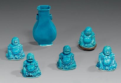 CHINE Epoque KANGXI (1662 - 1722) Cinq portes-baguettes d'encens en forme de Budai...