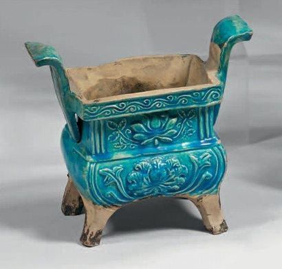 CHINE Epoque MING (1368 - 1644) Brûle-parfum de forme "fangding" en grès émaillé...