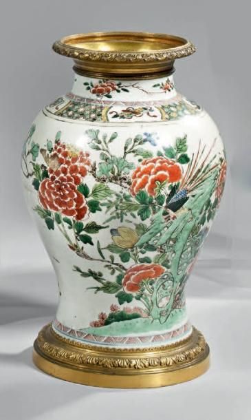 CHINE Epoque KANGXI (1662 - 1722) Potiche de forme balustre en porcelaine décorée...