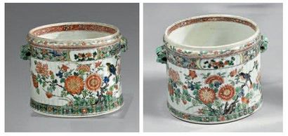 CHINE Epoque KANGXI (1662 - 1722) Paire de rafraichissoirs en porcelaine décorée...
